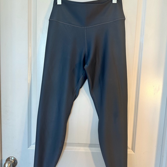 ALO 7/8 High Waist Airlift High Compression Leggings in Steel Grey, Size XL - Picture 10 of 12